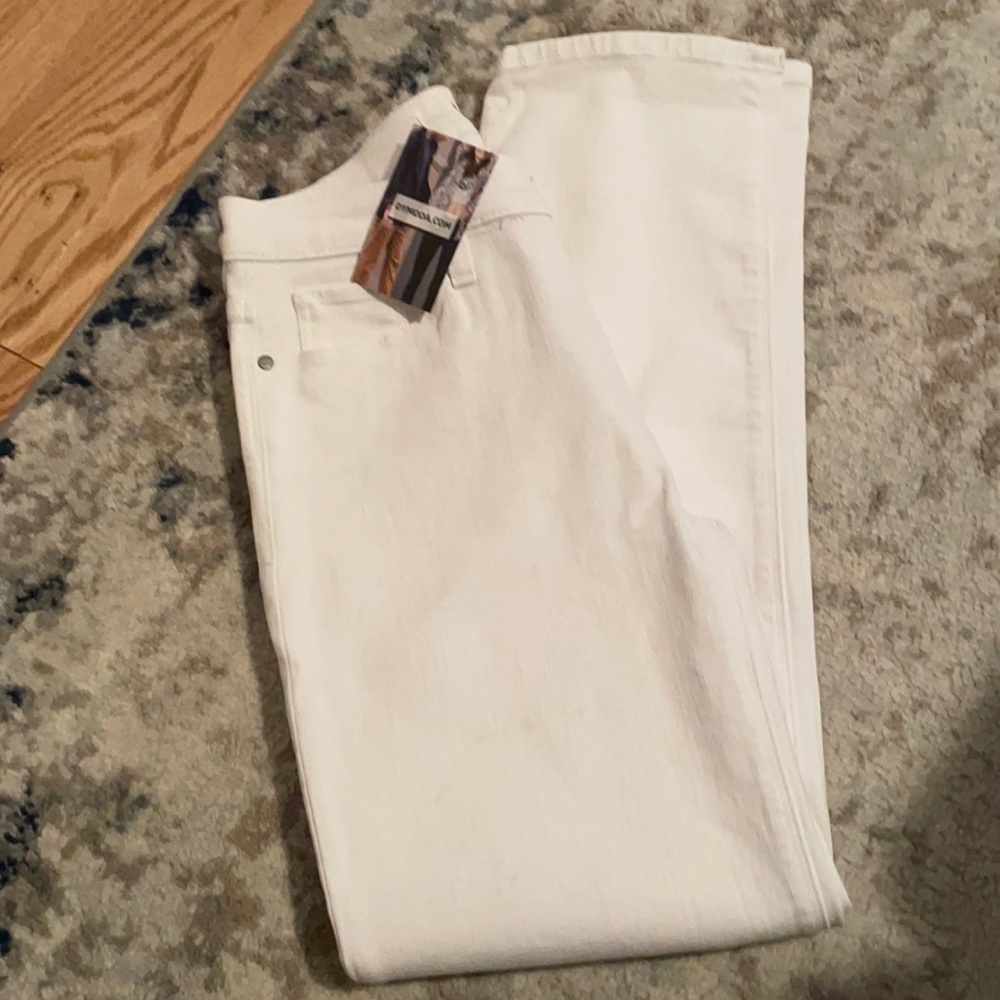 Women’s White Straight Leg Jeans NWT